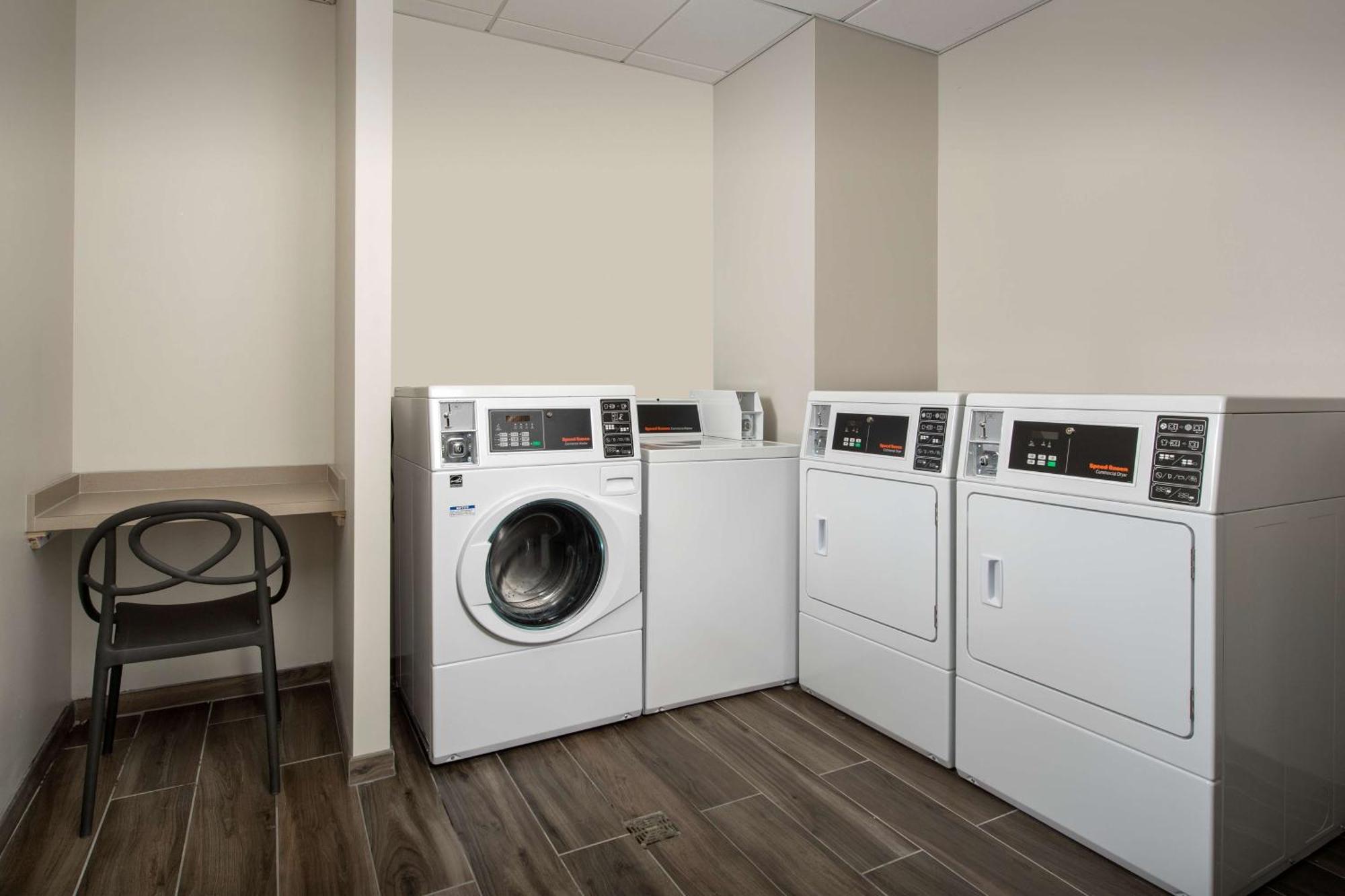 Homewood Suites By Hilton Louisville Airport מראה חיצוני תמונה